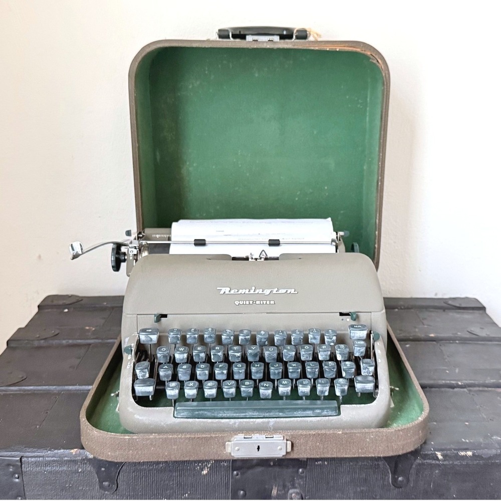 Vintage Remington Quiet-Riter Portable Manual Typewriter Gray Hard Case